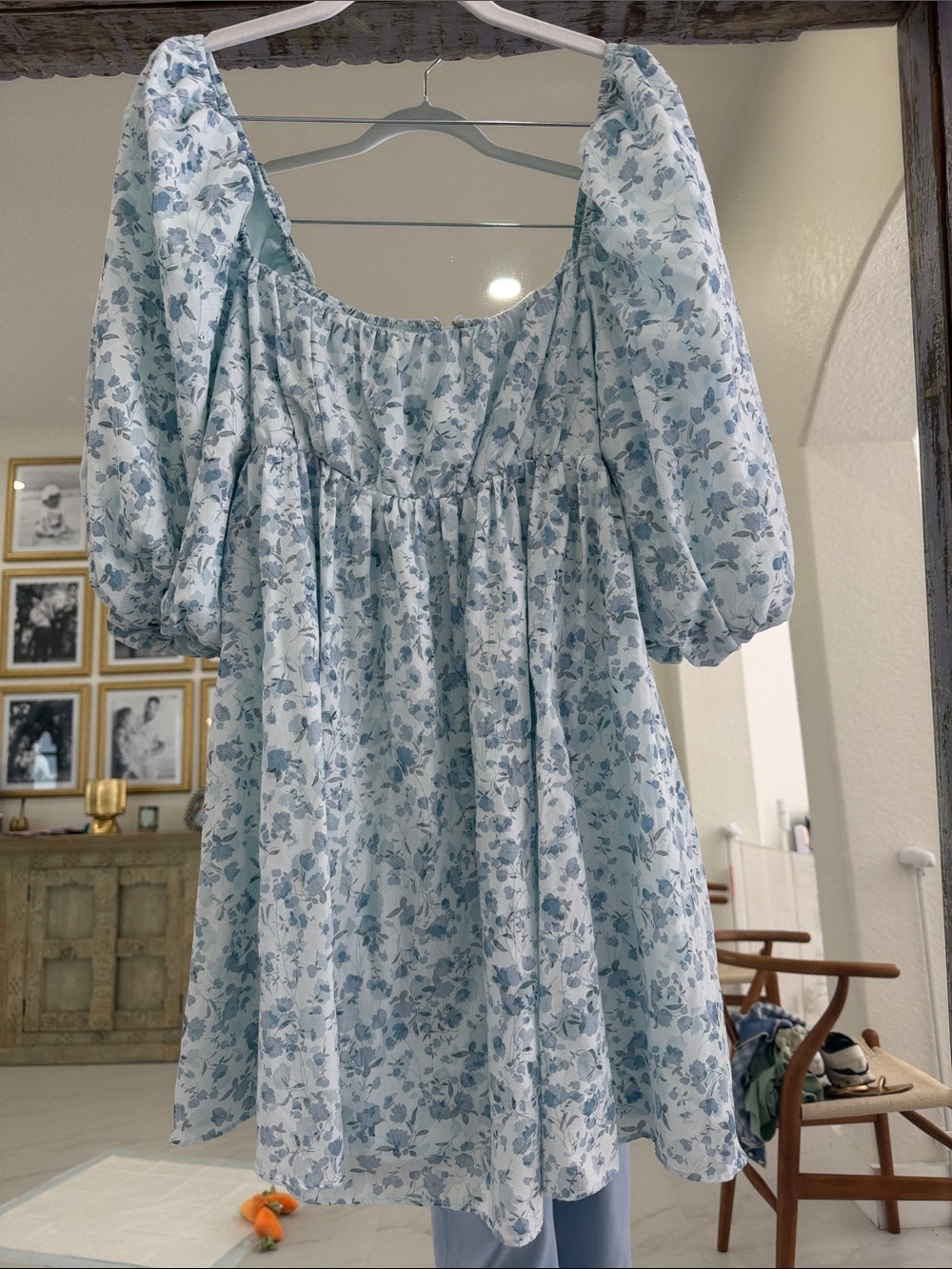 Storia White and Light Blue Floral Puff-Sleeve Mini Dress